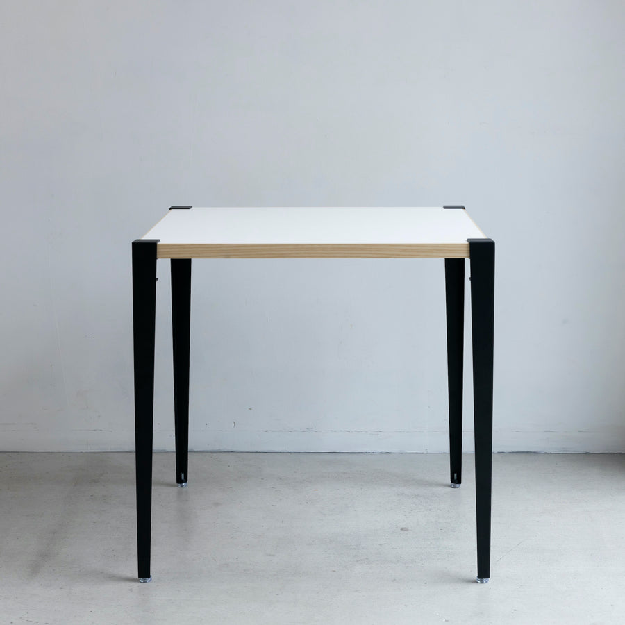 COLOR TABLE / White x 4LEGS